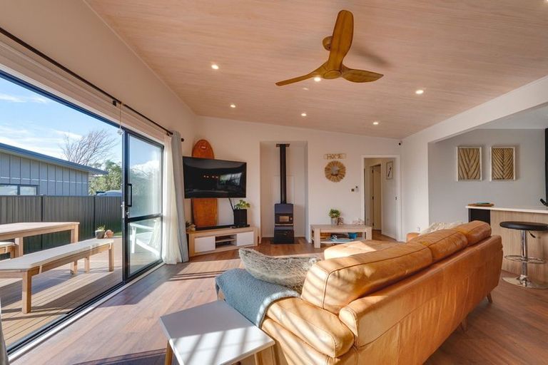 Photo of property in 37 Seagrass Place, Otaki Beach, Otaki, 5512