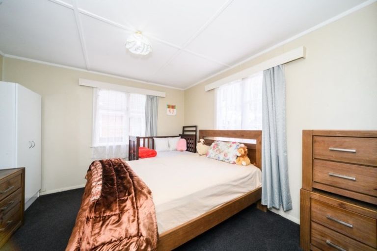 Photo of property in 74 Rangiora Avenue, Roslyn, Palmerston North, 4414