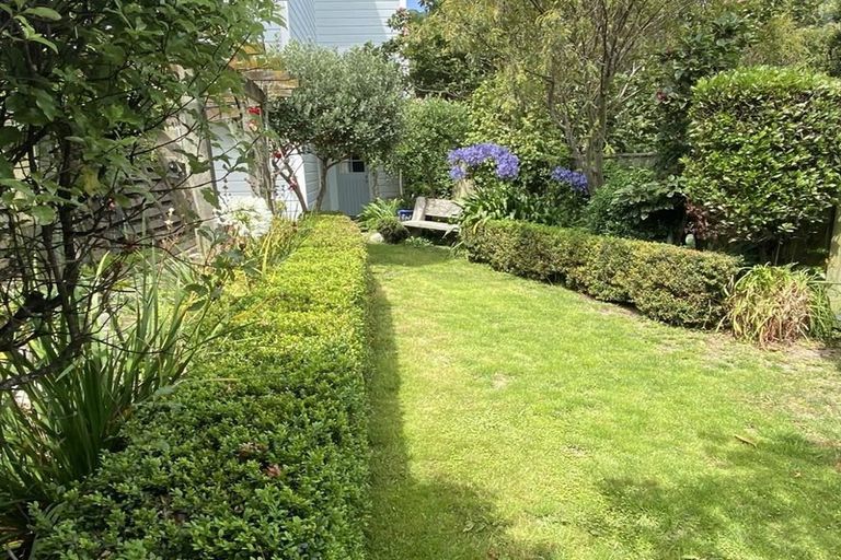 Photo of property in 4 Batham Drive, Mount Victoria, Wellington, 6011