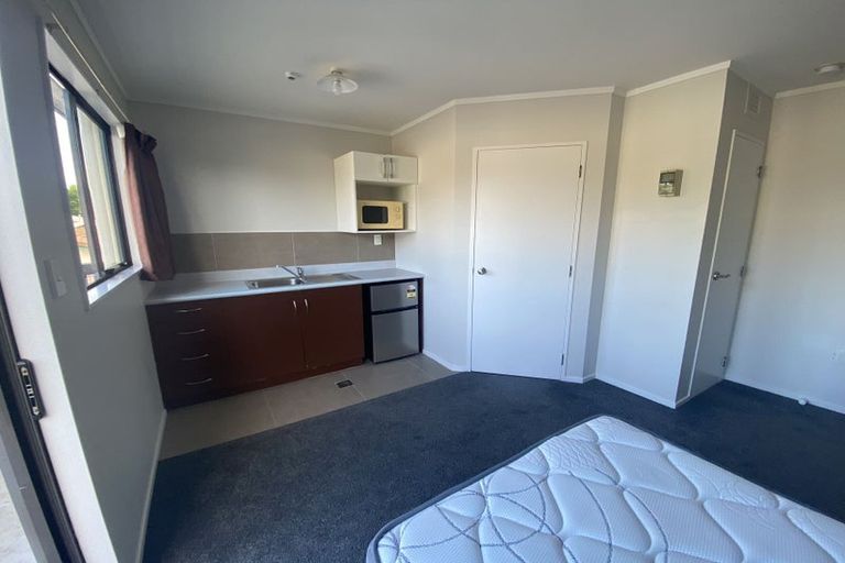 Photo of property in 2 Vine Street, Hillcrest, Hamilton, 3216