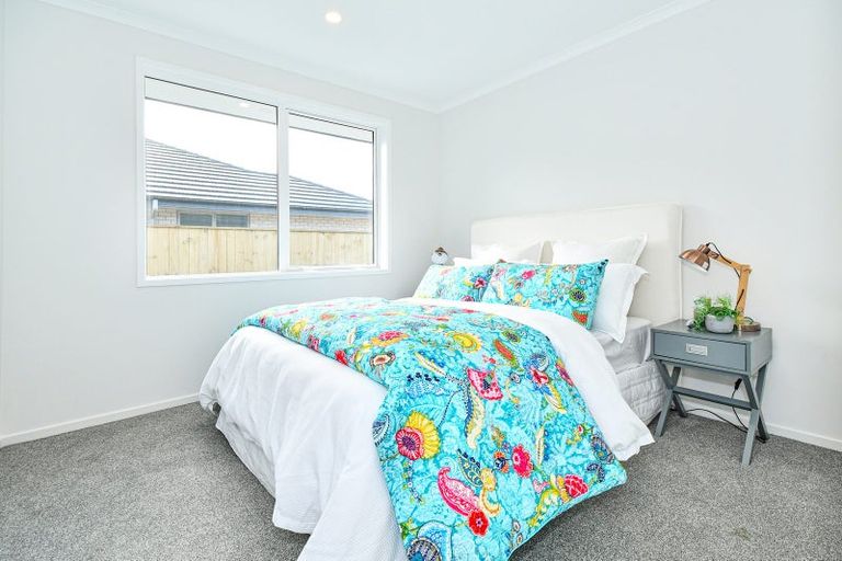 Photo of property in 10 Uatoto Road, Clarks Beach, 2122