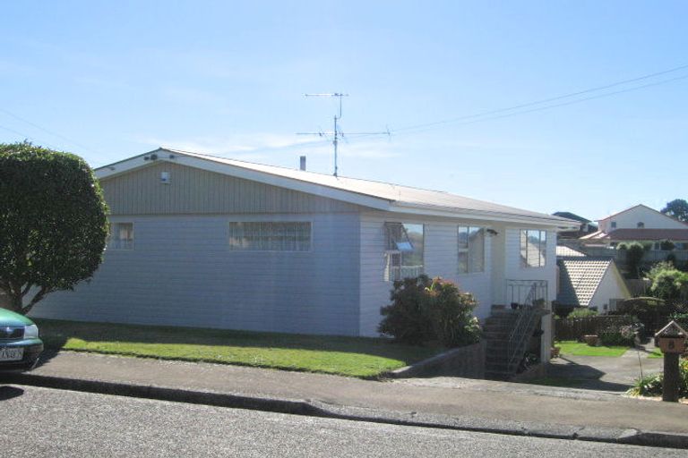 Photo of property in 8 Kahikatea Grove, Paparangi, Wellington, 6037