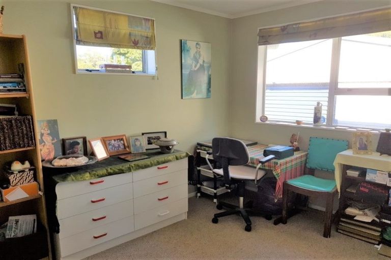 Photo of property in 18 Woolwich Close, Whitby, Porirua, 5024