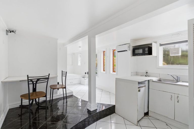 Photo of property in 15 Nairn Street, Mount Cook, Wellington, 6011