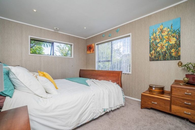 Photo of property in 2/35 Dakota Avenue, Beach Haven, Auckland, 0626
