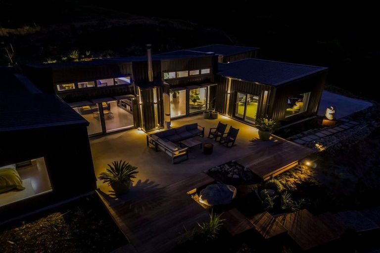 Photo of property in Tapuae, 21 Washer Road, Omata, New Plymouth, 4374