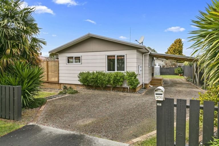 Photo of property in 308 Shakespeare Street, Leamington, Cambridge, 3432