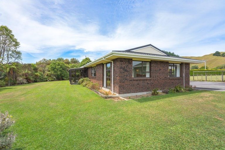 Photo of property in 185 Waitohu Valley Road, Otaki, 5583