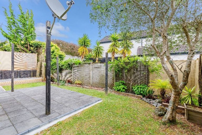 Photo of property in 2/48 Schnapper Rock Road, Schnapper Rock, Auckland, 0632
