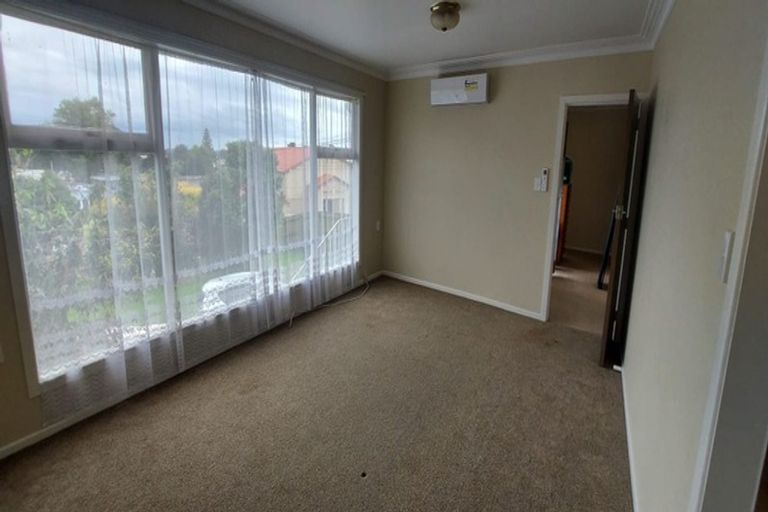 Photo of property in 26 Ray Small Drive, Papakura, 2110