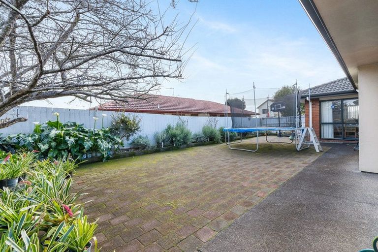 Photo of property in 9 Tussock Avenue, Mangere, Auckland, 2022
