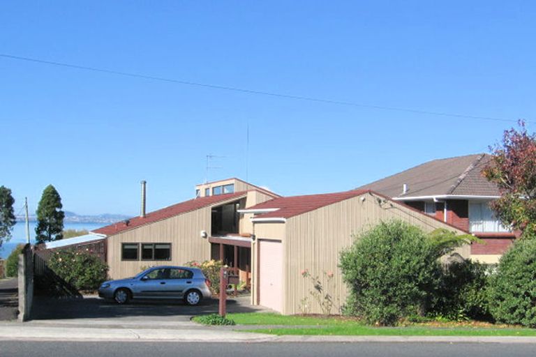 Photo of property in 64 Wiseley Road, West Harbour, Auckland, 0618