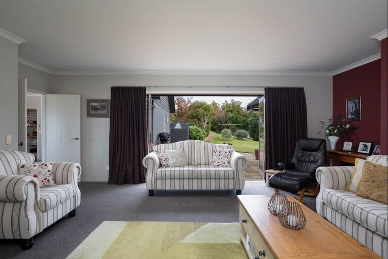 Photo of property in 63 Loch Views Road, Acacia Bay, Taupo, 3385
