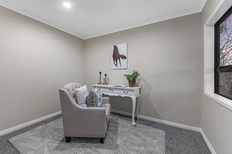 Photo of property in 4190a Great North Road, Glendene, Auckland, 0602