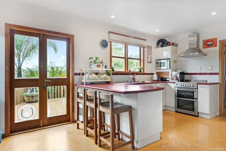 Photo of property in 1/9 Merton Avenue, Glenfield, Auckland, 0627