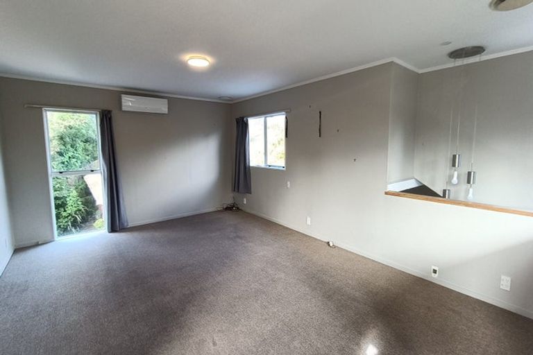 Photo of property in 13a Kingsbridge Place, Newlands, Wellington, 6037
