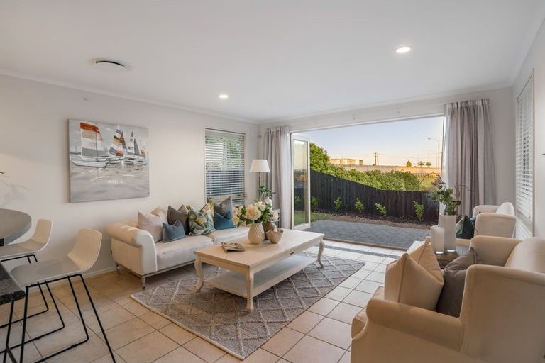 Photo of property in 113 Tauranga Place, Orewa, 0931