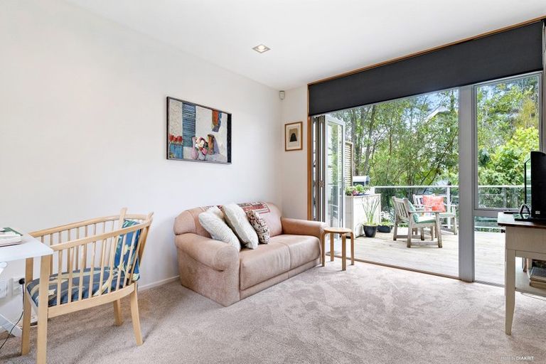 Photo of property in 6 Poturi Streams Avenue, Titirangi, Auckland, 0604