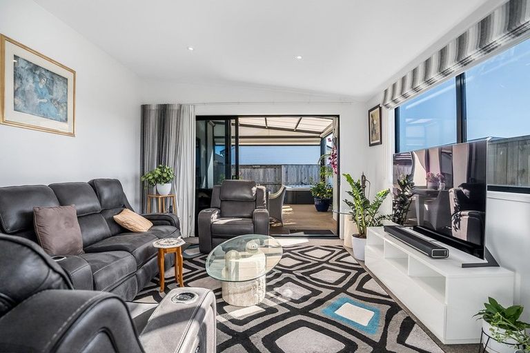 Photo of property in 10 Knightia Drive, Papamoa Beach, Papamoa, 3118