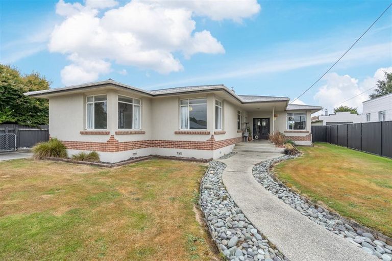 Photo of property in 19 Milton Street, Gore, 9710