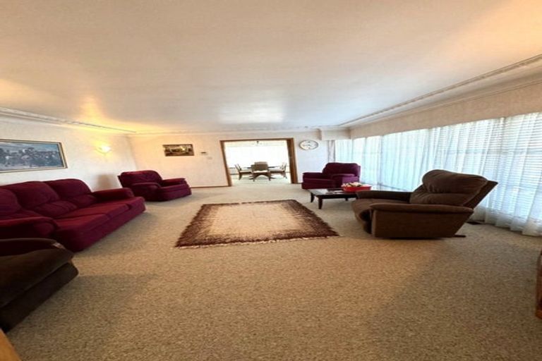 Photo of property in 4176 Great North Road, Glendene, Auckland, 0602