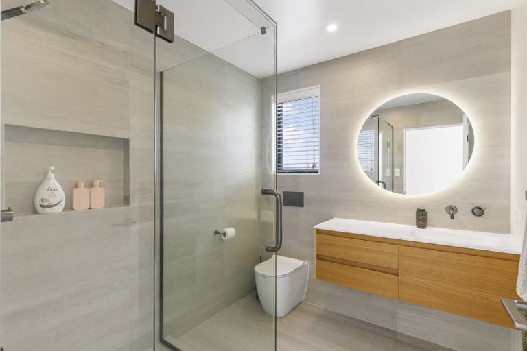 Photo of property in 35a Montgomery Avenue, Belmont, Auckland, 0622