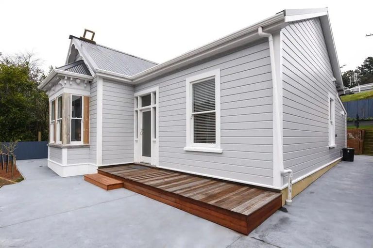 Photo of property in 188 Kaikorai Valley Road, Bradford, Dunedin, 9011