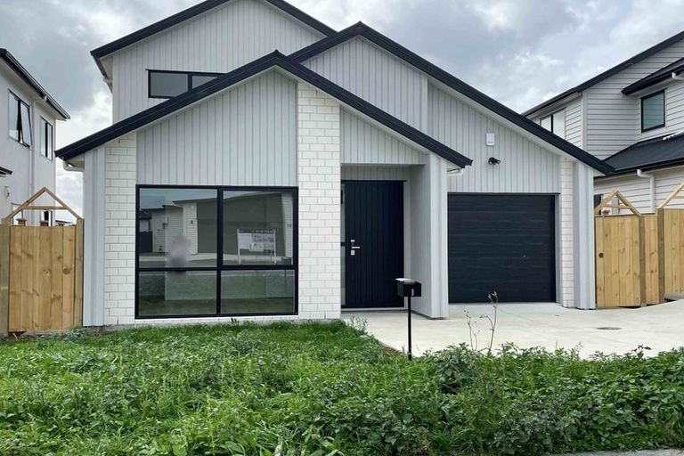 Photo of property in 8 Korowhiti Road, Clarks Beach, 2122
