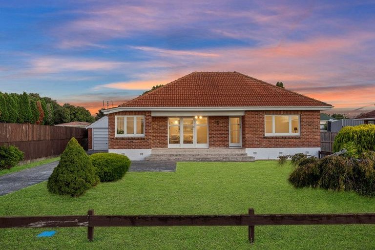 Photo of property in 1/13 Clevedon Road, Papakura, 2110