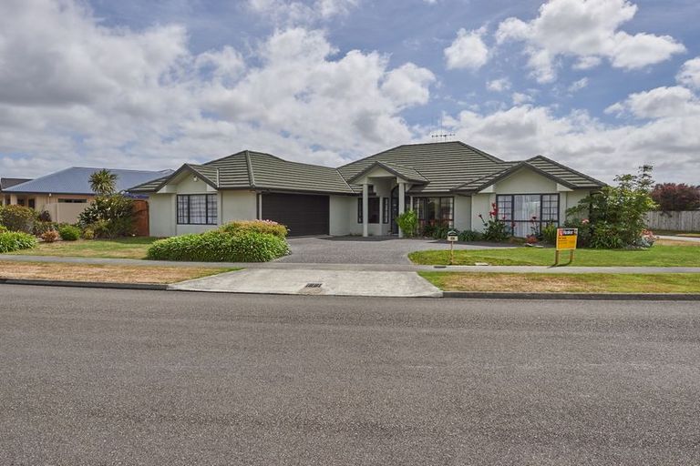 Photo of property in 40 Royal Oak Drive, Kelvin Grove, Palmerston North, 4414