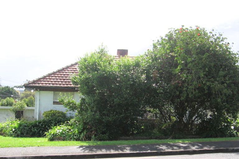 Photo of property in 28 Evans Road, Glen Eden, Auckland, 0602