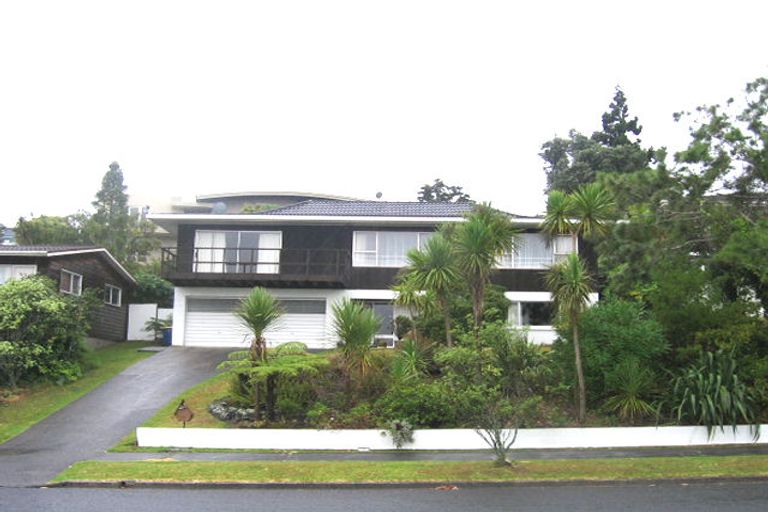 Photo of property in 37 Chelsea View Drive, Chatswood, Auckland, 0626