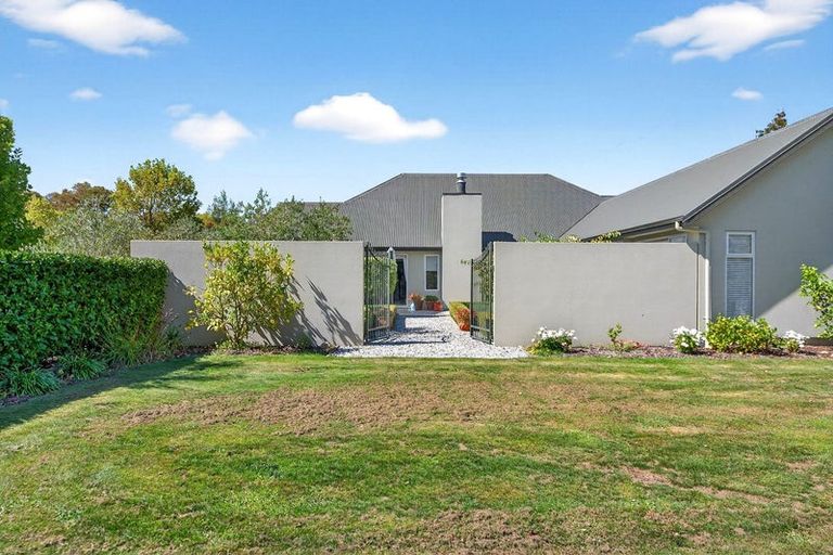 Photo of property in 10 Fairway Drive, Martinborough, 5711