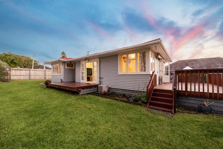 Photo of property in 27 Fairdene Avenue, Henderson, Auckland, 0610