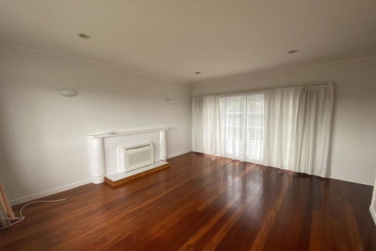 Photo of property in 194 East Coast Road, Forrest Hill, Auckland, 0620