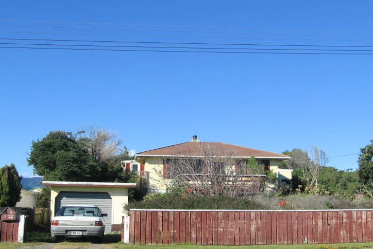 Photo of property in 22 Mahoe Street, Otaki Beach, Otaki, 5512