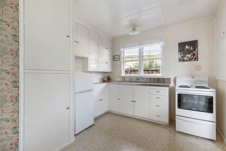 Photo of property in 20 Catherine Crescent, Paparangi, Wellington, 6037