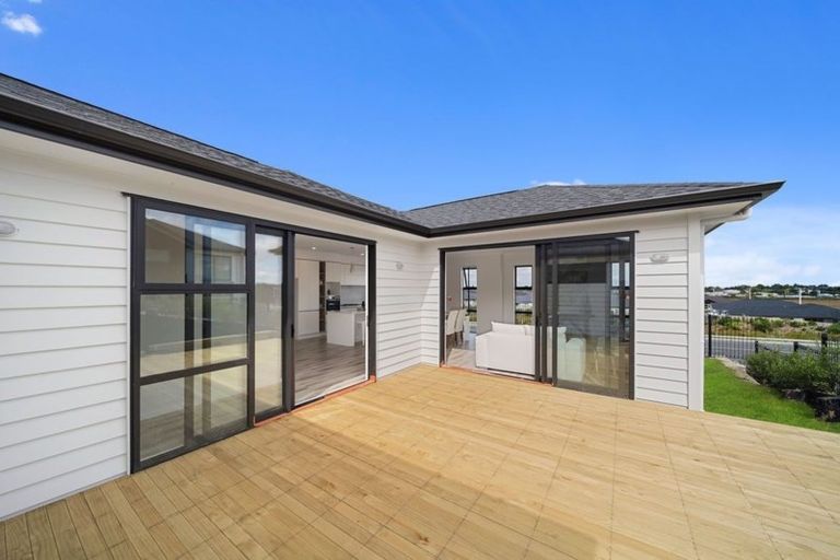 Photo of property in 2 Frazen Avenue, Papakura, 2110