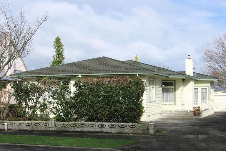 Photo of property in 14 Ake Ake Avenue, Hokowhitu, Palmerston North, 4410