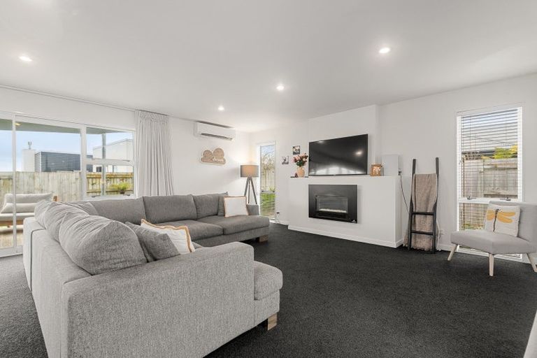 Photo of property in 10 Monaco Grove, Fitzherbert, Palmerston North, 4410