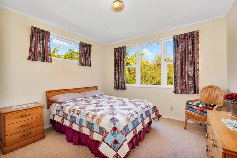 Photo of property in 11 Zande Terrace, Tawa, Wellington, 5028