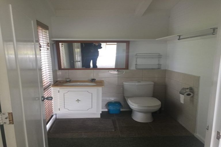 Photo of property in 2/13 Saddleback Rise, Murrays Bay, Auckland, 0630