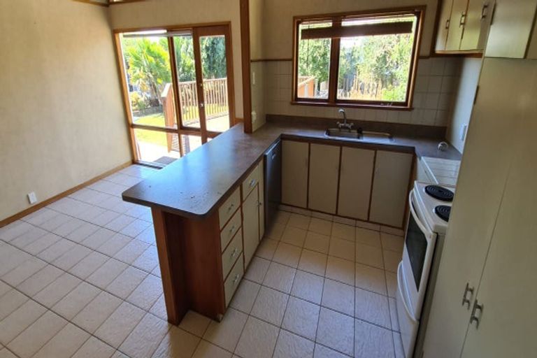 Photo of property in 4 Mahia Place, Kelvin Grove, Palmerston North, 4414