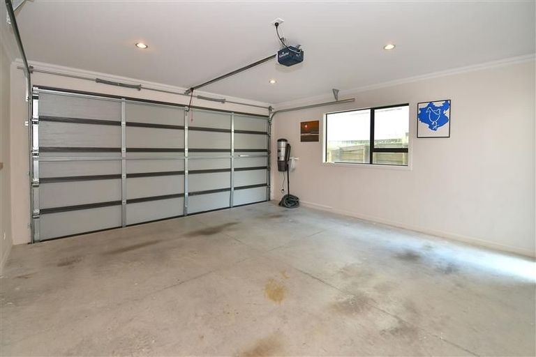 Photo of property in 16 Fernhill Way, Oteha, Auckland, 0632