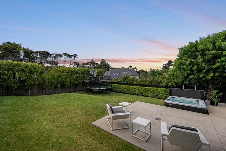 Photo of property in 10 Le Roy Terrace, Birkenhead, Auckland, 0626