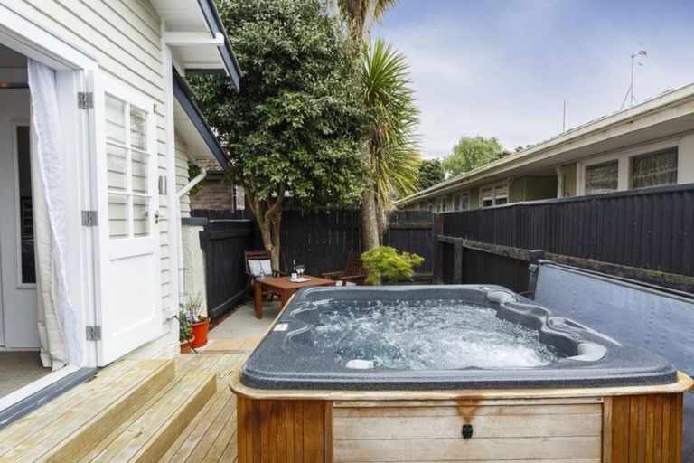 Photo of property in 557 Ruahine Street, Hokowhitu, Palmerston North, 4410