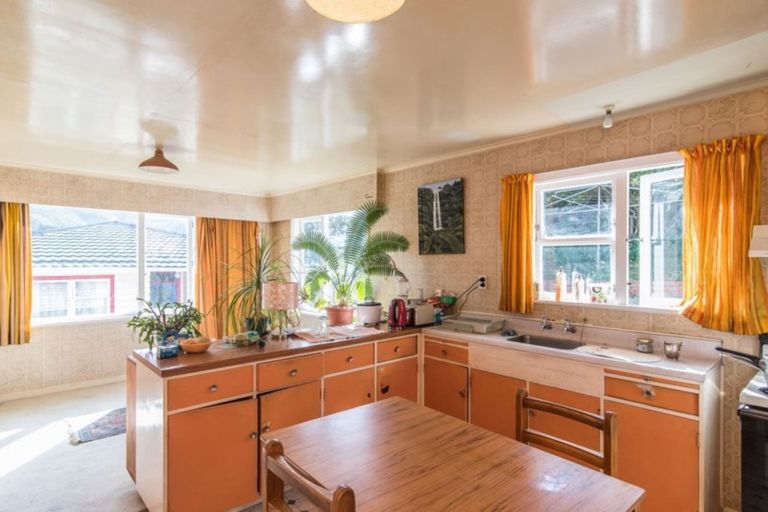 Photo of property in 27 Robertson Street, Owhiro Bay, Wellington, 6023