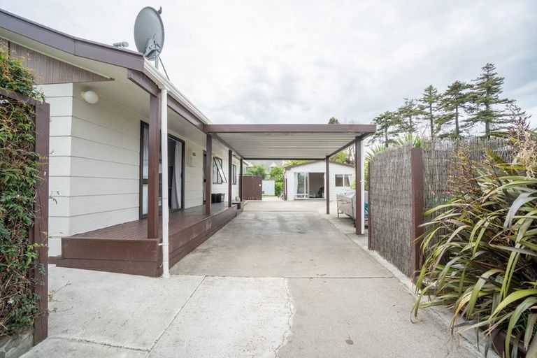 Photo of property in 45 Chatsworth Place, Highbury, Palmerston North, 4412