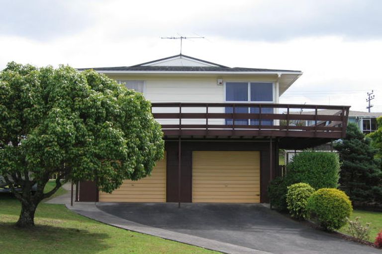 Photo of property in 6 Rosewarne Crescent, Glendene, Auckland, 0602