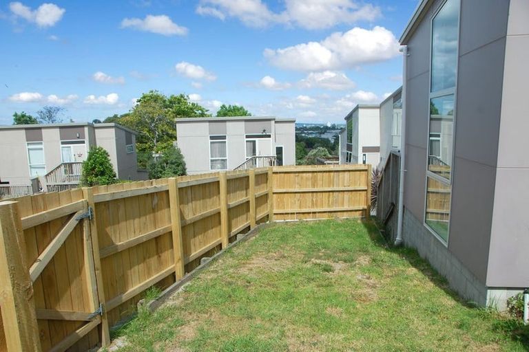 Photo of property in 559b Glenfield Road, Glenfield, Auckland, 0629